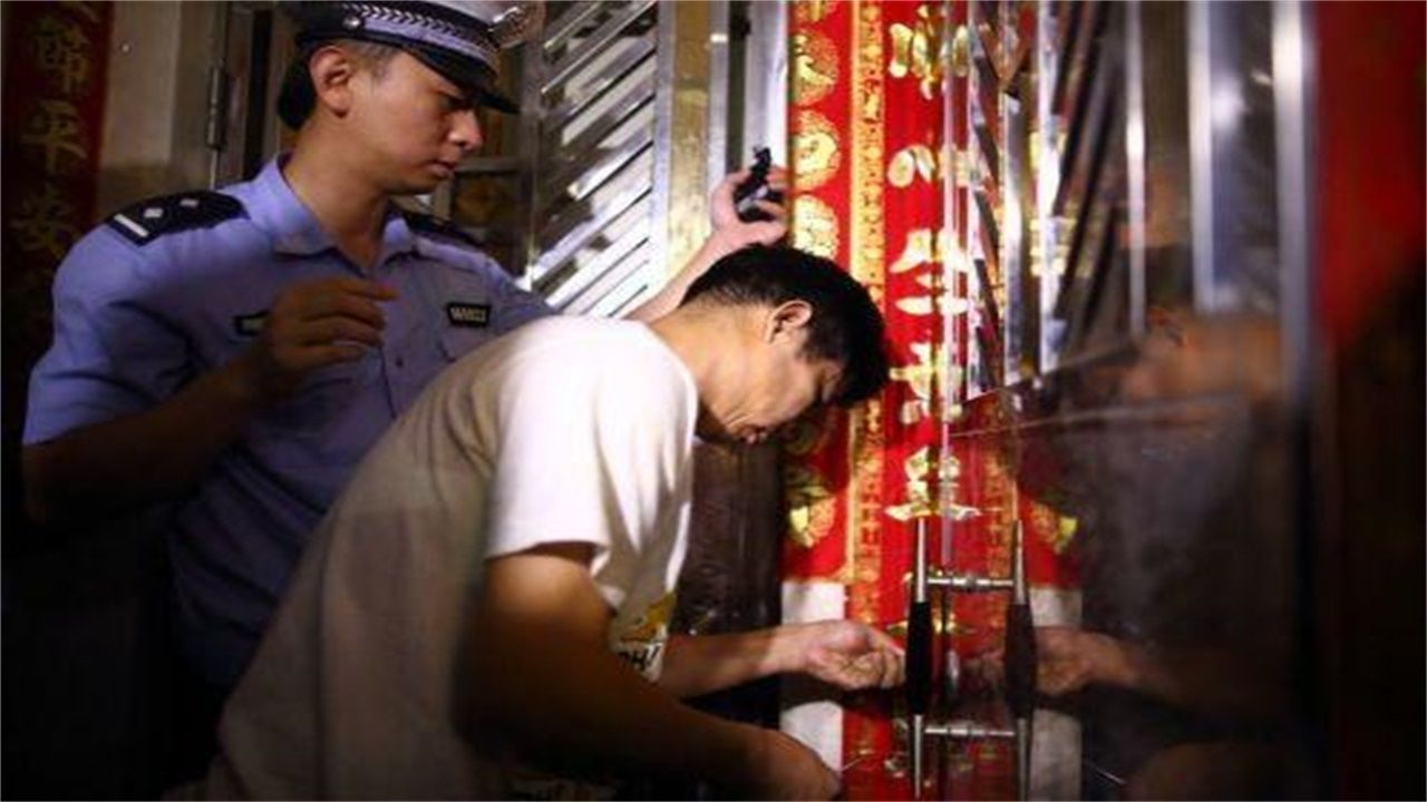 喀什地区请开锁师傅开了锁后，师傅为什么一般都不进门，就算主人请也不进去？